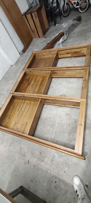 Cômoda, Espelho, 2 Mesas De Cabeceira e Cama Casal em bom estado