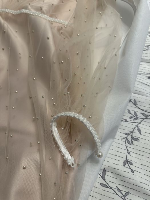 Весільна сукня з перлинками