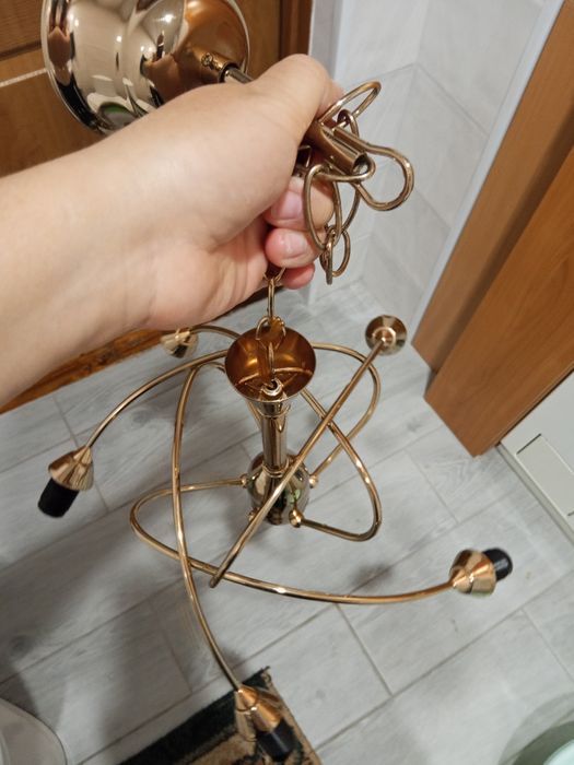 Продаю люстру на 5 плафонів в дуже хорошом