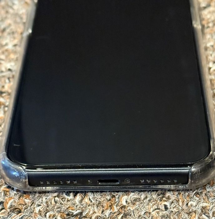 iPhone XR 64GB czarny – szybka Belkin + etui Apple + ładowarka