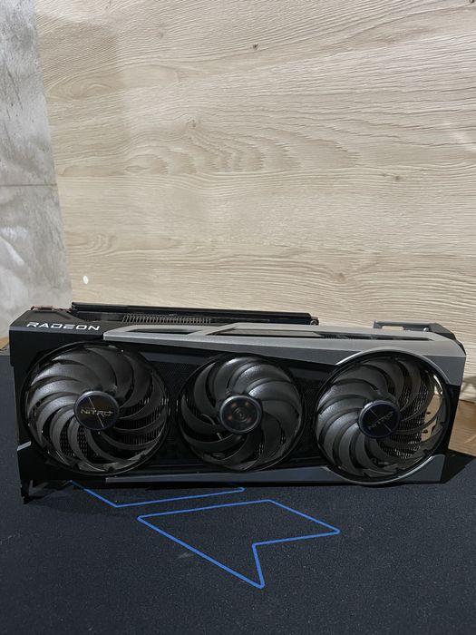 Saphire Nitro RX 6800XT 16GB *para reparação*