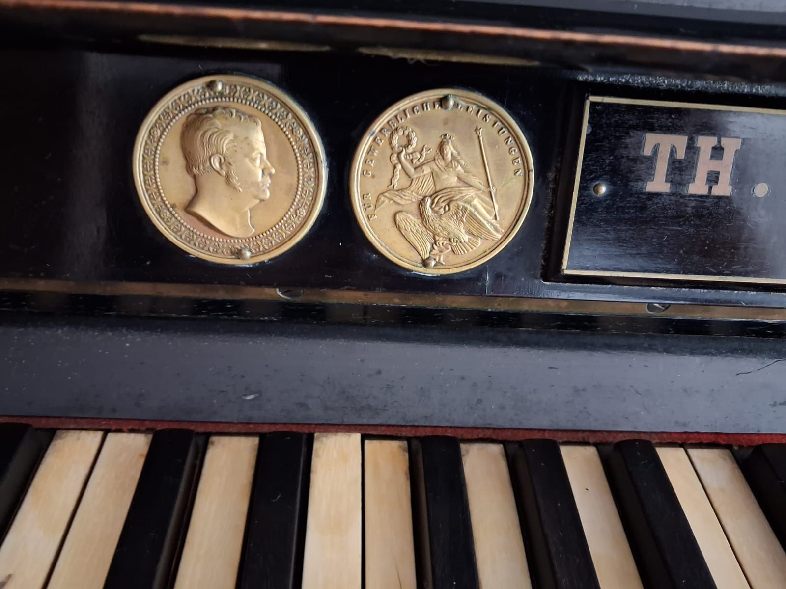 Pianino marki TH.GERHARDT Berlin