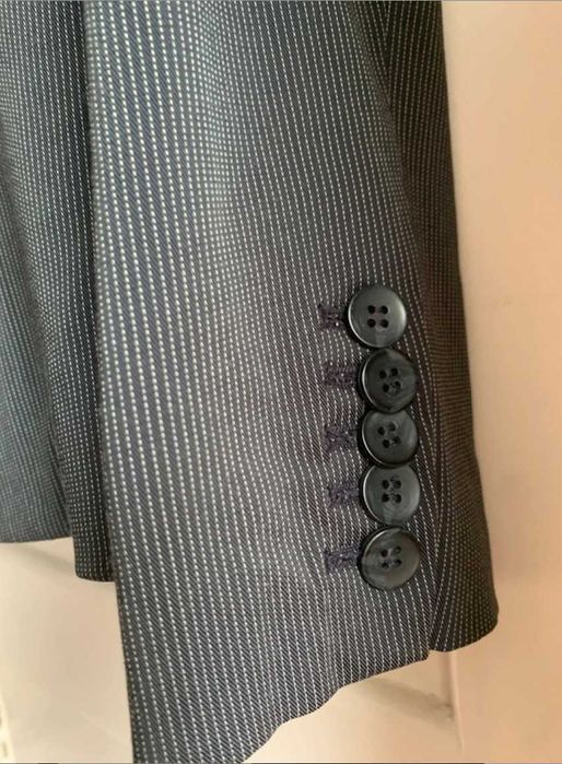 Blazer Mango Suit preto riscas finíssimas brancas cintado T42