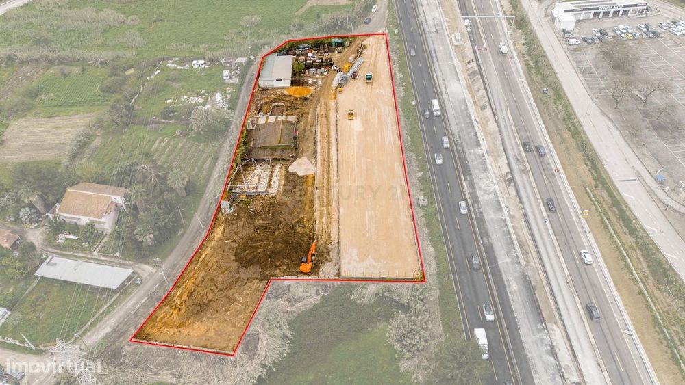 Cedência Espaço de terreno com uma área útil de 330 m²  em Almada  co
