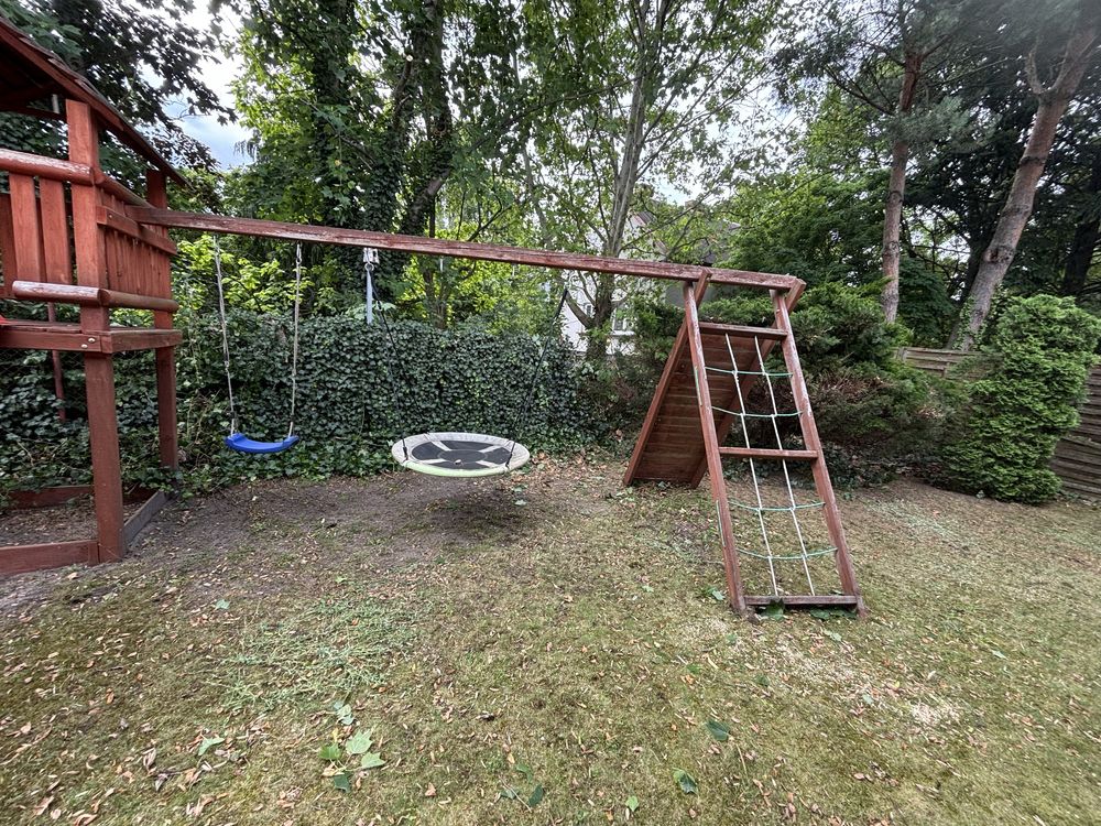 Plac zabaw dla dzieci, Domek, huśtawki