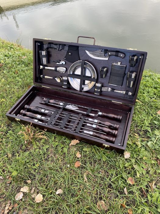 Подарунковий Набір шампурів у кейсі-столику “Трофей”