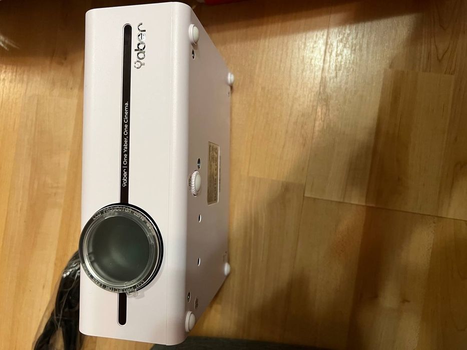 YABER V5 — це міні-проектор