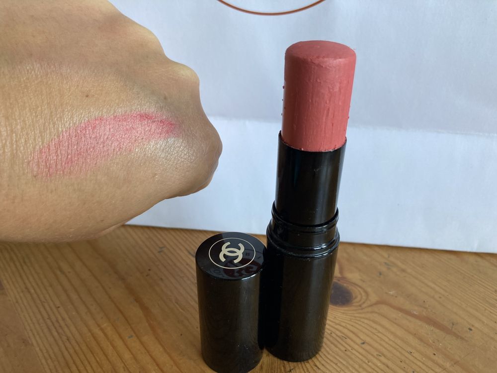 Róż blush stick Chanel policzki