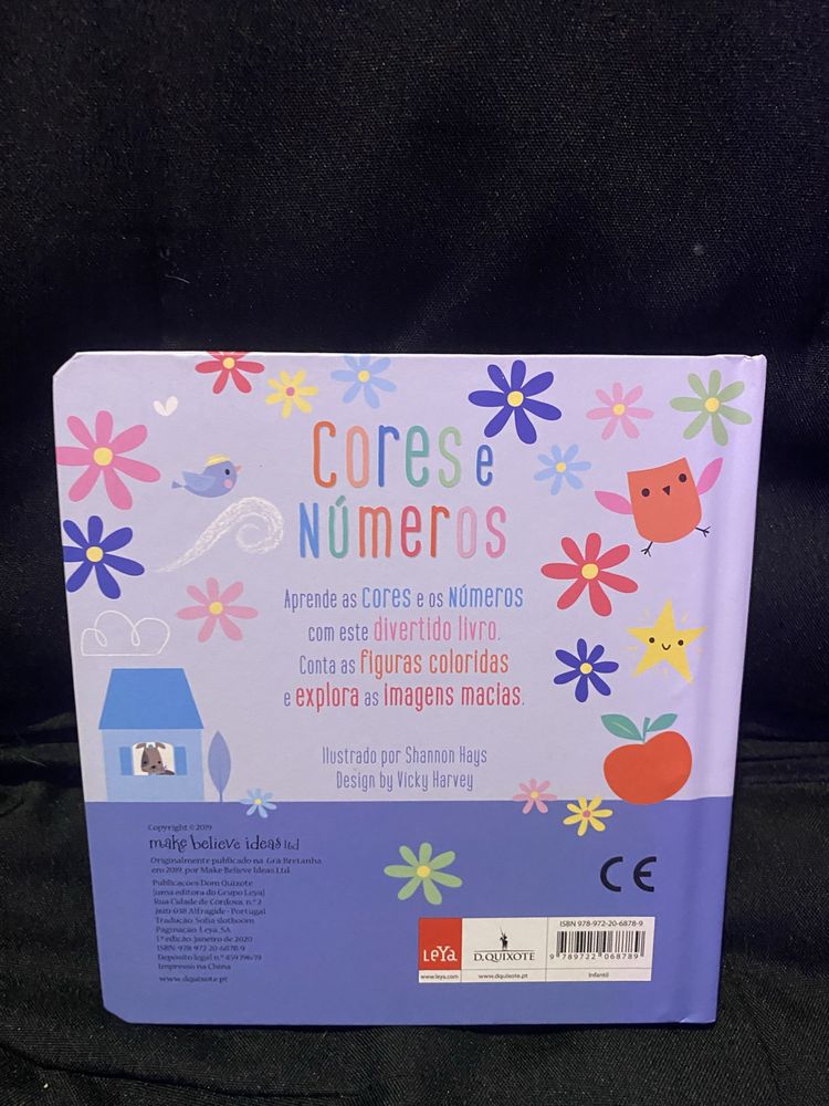 Livro “Cores e Números” - cartonado e com texturas