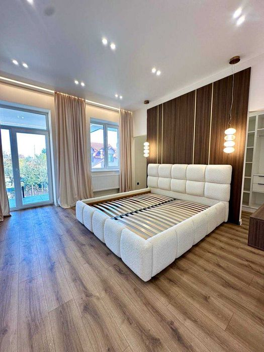 Шикарний Будинок в передмісті