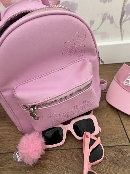Plecak,daszek,okulary Barbie