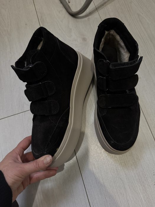 Нові зимові чоботи на липучках