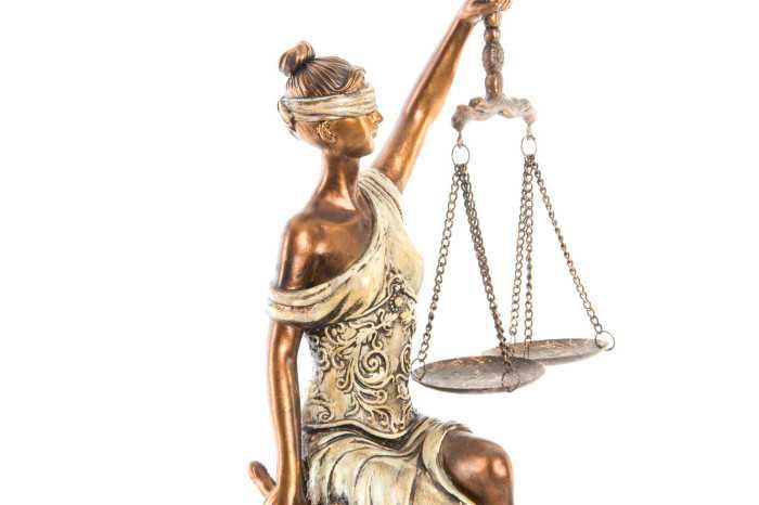 Estatueta Deusa da Justiça - 17x35cm By Arcoazul