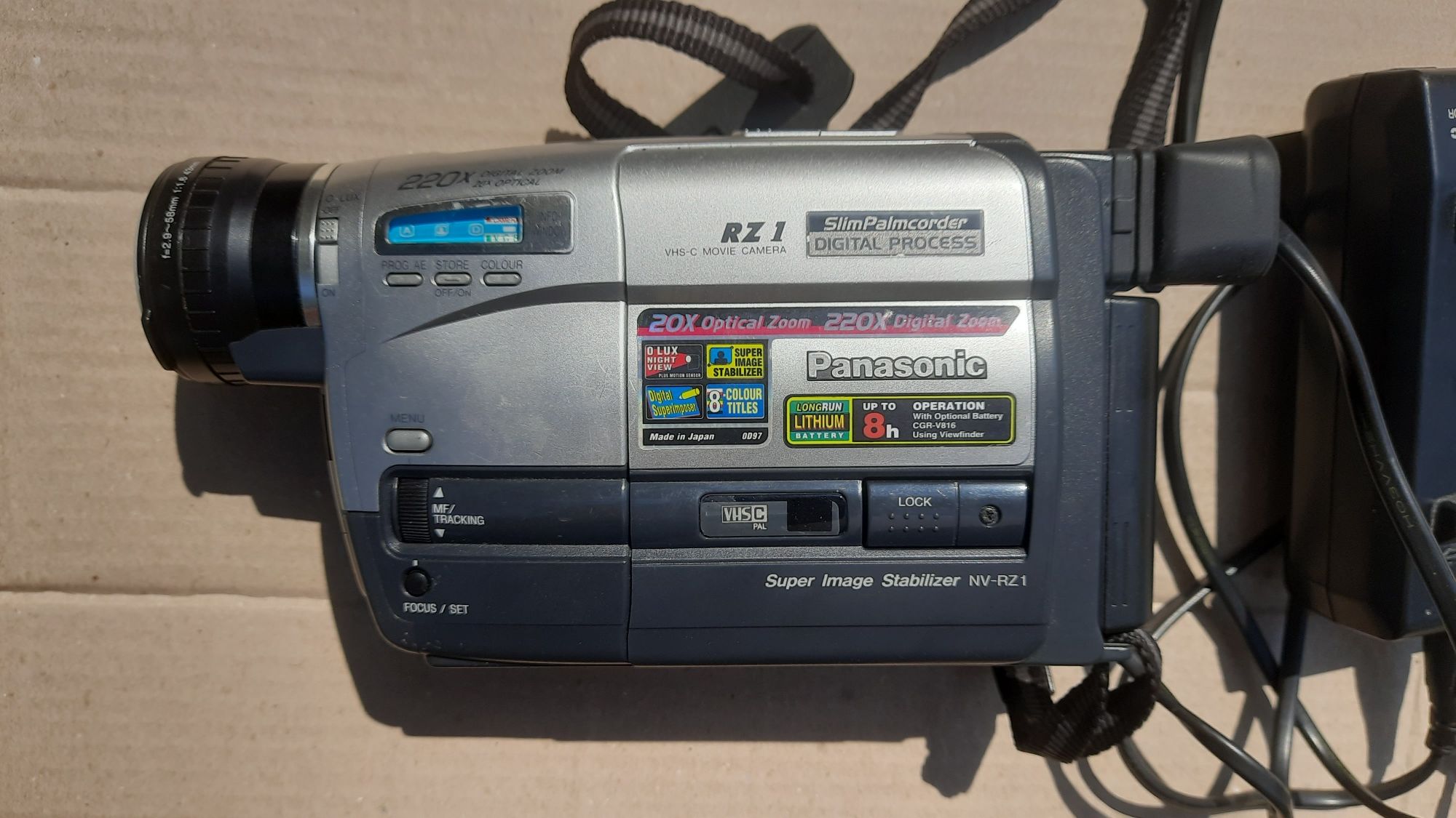 Panasonic model NV-RZ1EG відеокамера  на відеокасетах made in  Japan.