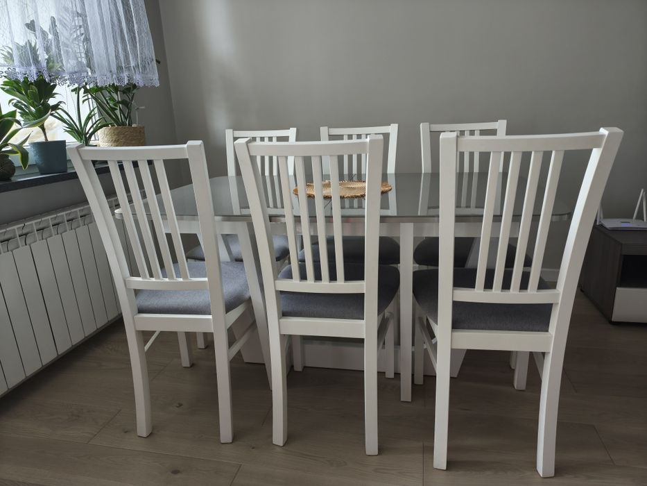Stół rozkładany + 6 krzeseł . Zestaw do jadalni