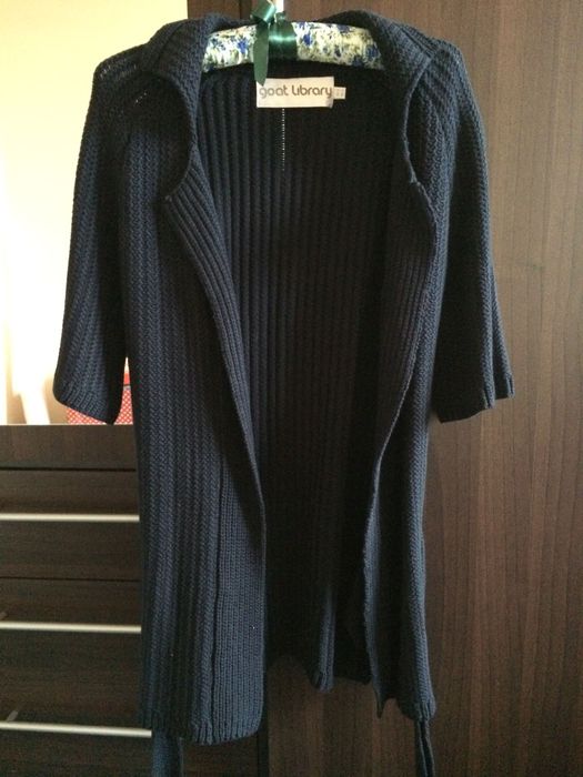 Sweterek/narzutka Goat Library w rozm. S