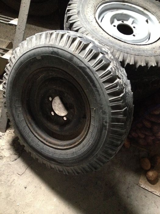 Комплект колес на УАЗ та ГАЗ Волгу в борі прив склооч
