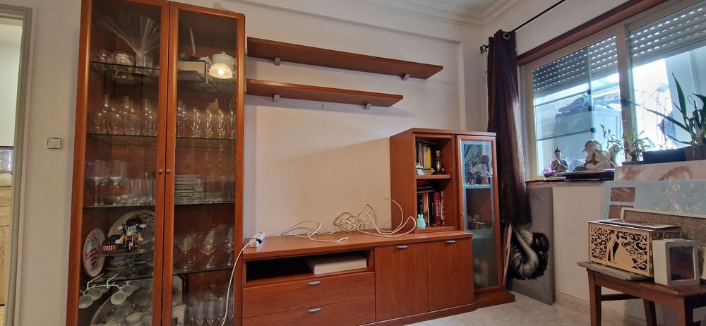 Movel de sala  com parteleiras de parede