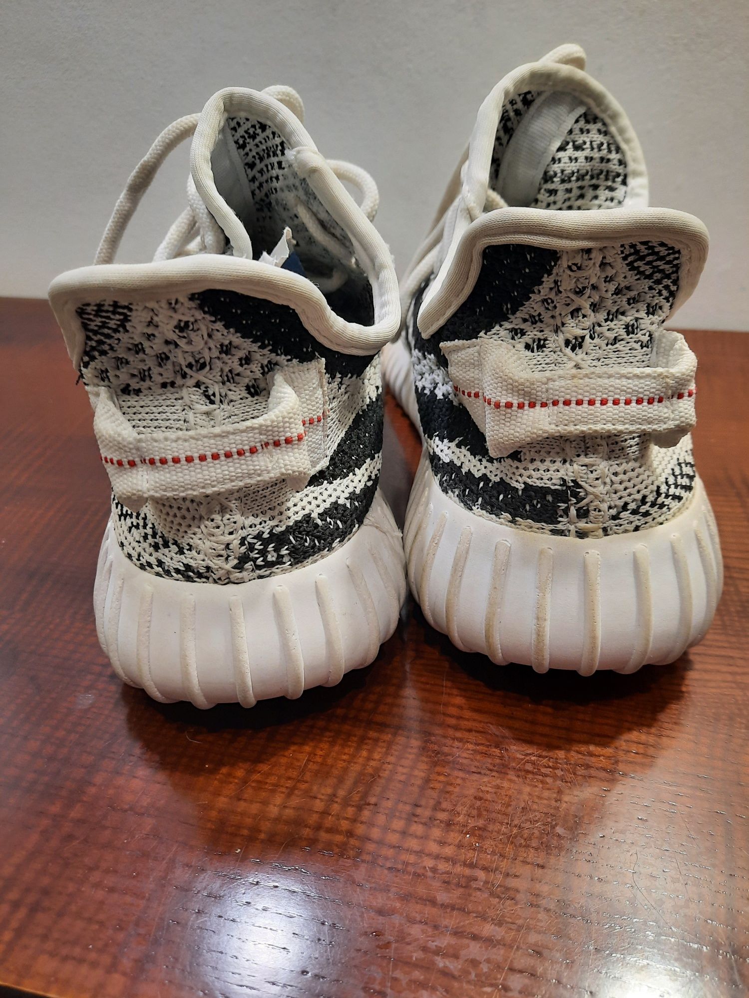 Нові, Кросівки Adidas Yeezy 350 ,Розмір 41