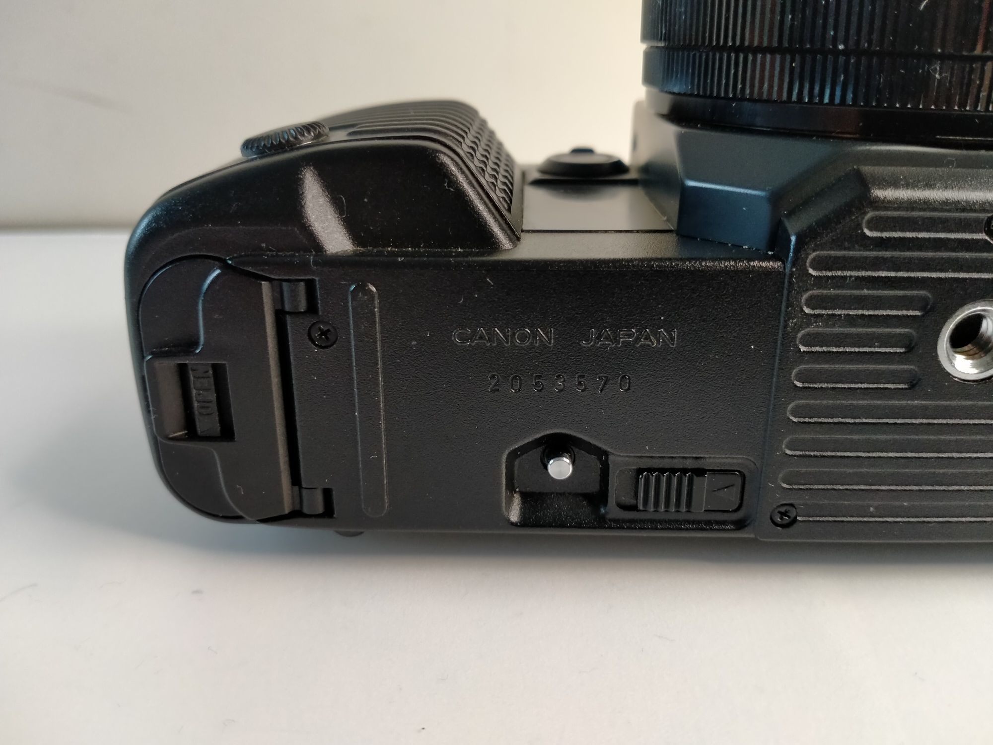 Aparat fotograficzny Canon T 70 lampa błyskowa Canon Speedlite 177A