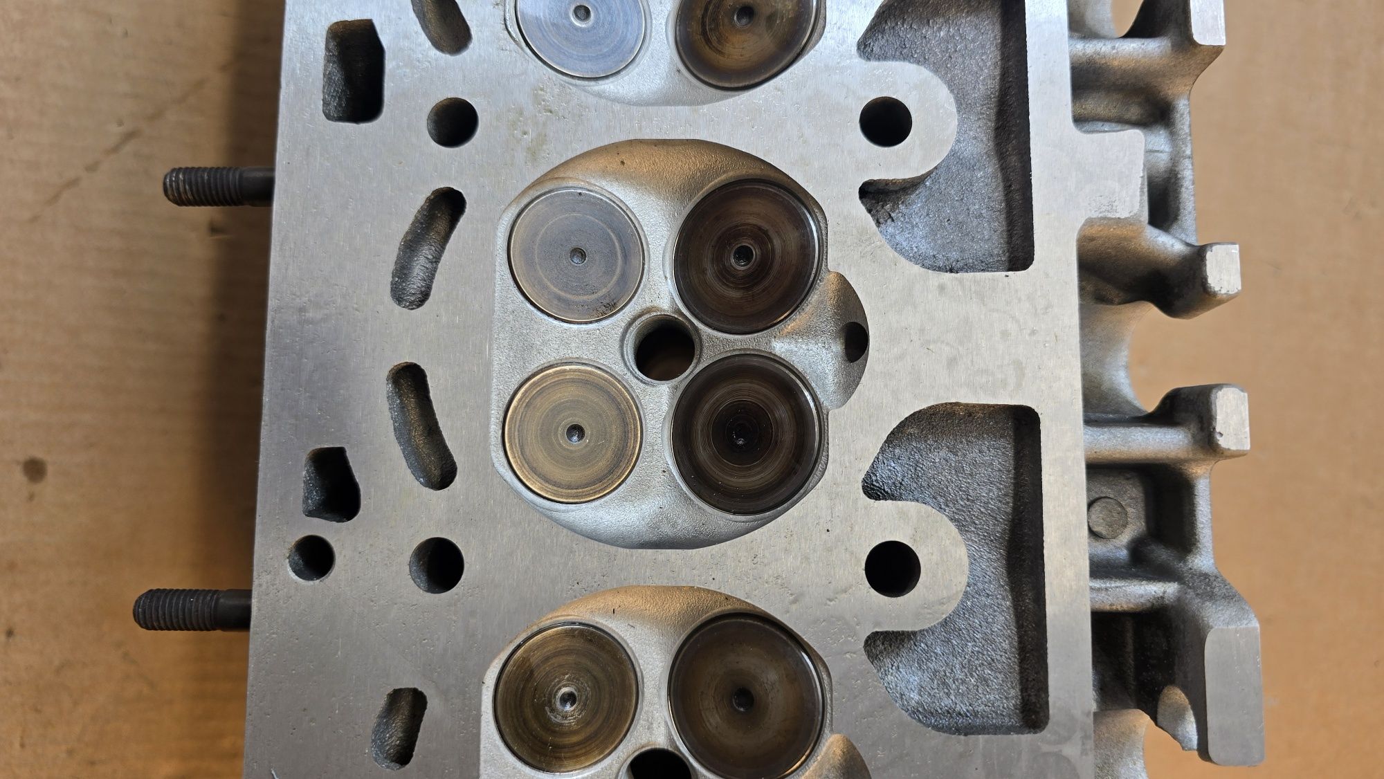 Głowica wałki VW Audi Seat skoda 1.4 TSI  CTH