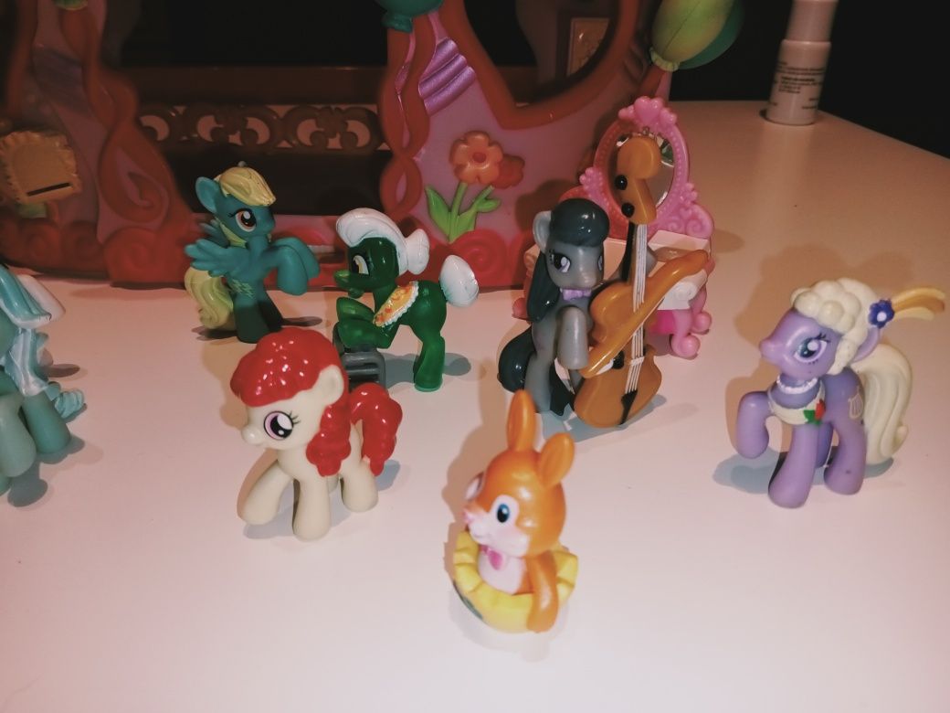 Ponyville Hasbro domek koniki akcesoria