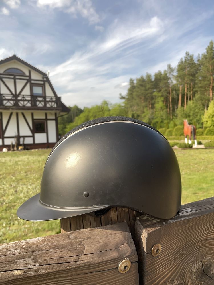 Kask Jeździecki Brokatowy Szeroki Daszek