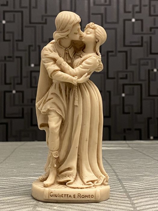 Статуэтка. Скульптура. Винтаж. Италия. Ромео и Джульетта.