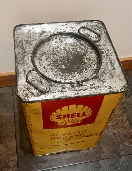 Antiga lata de lubrificante Shell