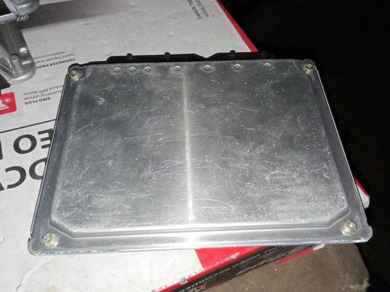 Блок управління двигуном Audi A8 D2 4.2 V8 Ауді 4D0907558H 0261206015