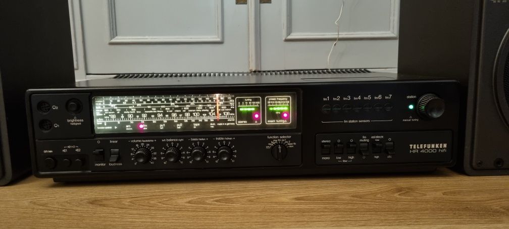 Amplituner TELEFUNKEN HR-4000, kolumny Profesional