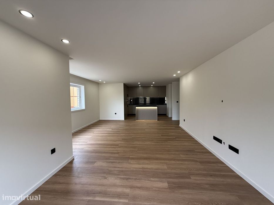 Apartamento T 3  com boas áreas remodelado junto à praia