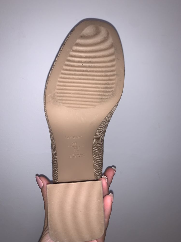 Botas acima do torzelo de salto grosso