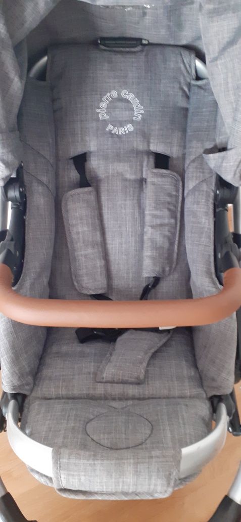 Vendo conjunto de carrinho, ovo, saco, almofada e cadeira!