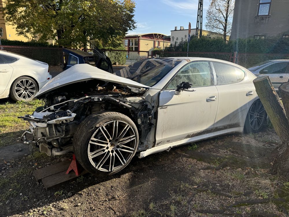 PORSCHE PANAMERA DIESEL Biała Uszkodzona z Włoch