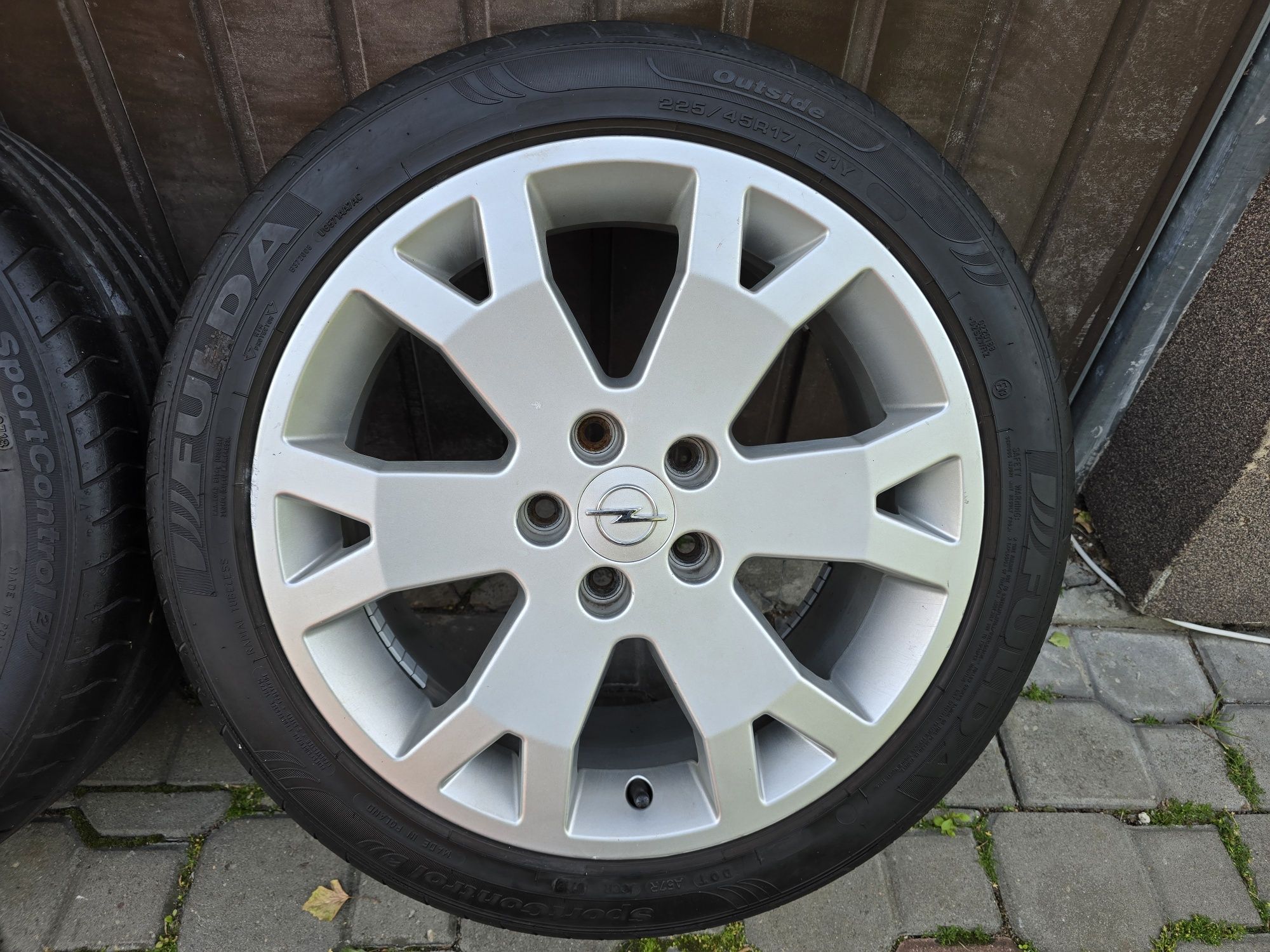 Felgi z oponami 225/45R17 Opel Vectra C GTS 5x110 Zafira Astra Meriva