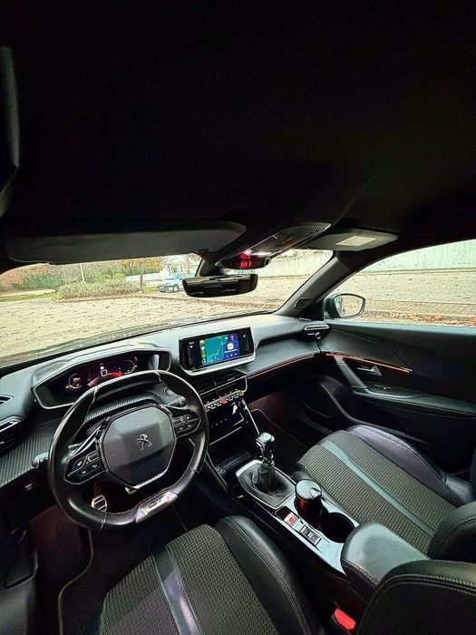 PEUGEOT 2008 1.2 GT