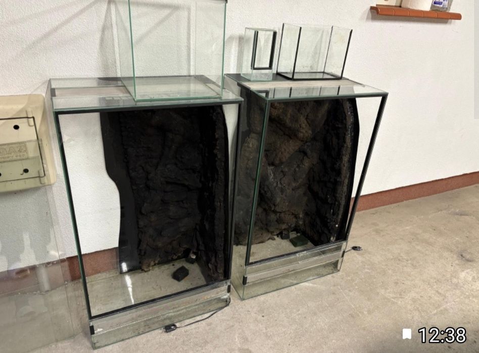 różne terraria i akwarium