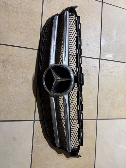 Решітка радіатора на Mercedes W205 (A2058800183)