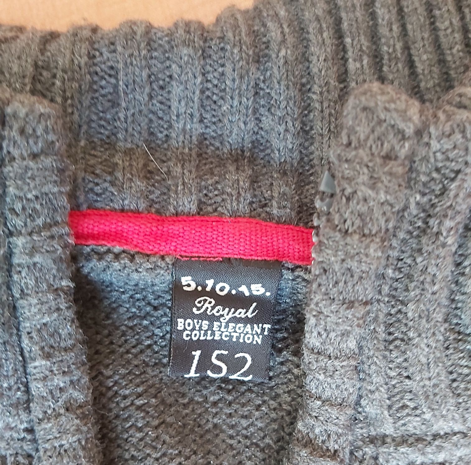 Ciepły sweter rozmiar 152
