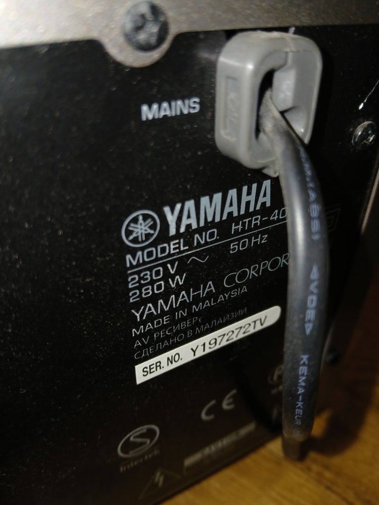 Amplituner Yamaha HTR-4065, subwoofer oraz satelitki.
