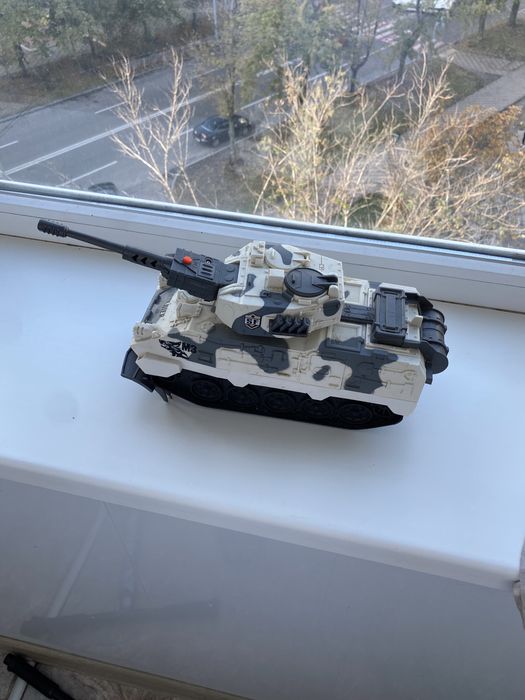 Танк зі звуковими ефектами