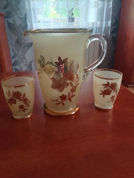 Dzbanek ze szklankami