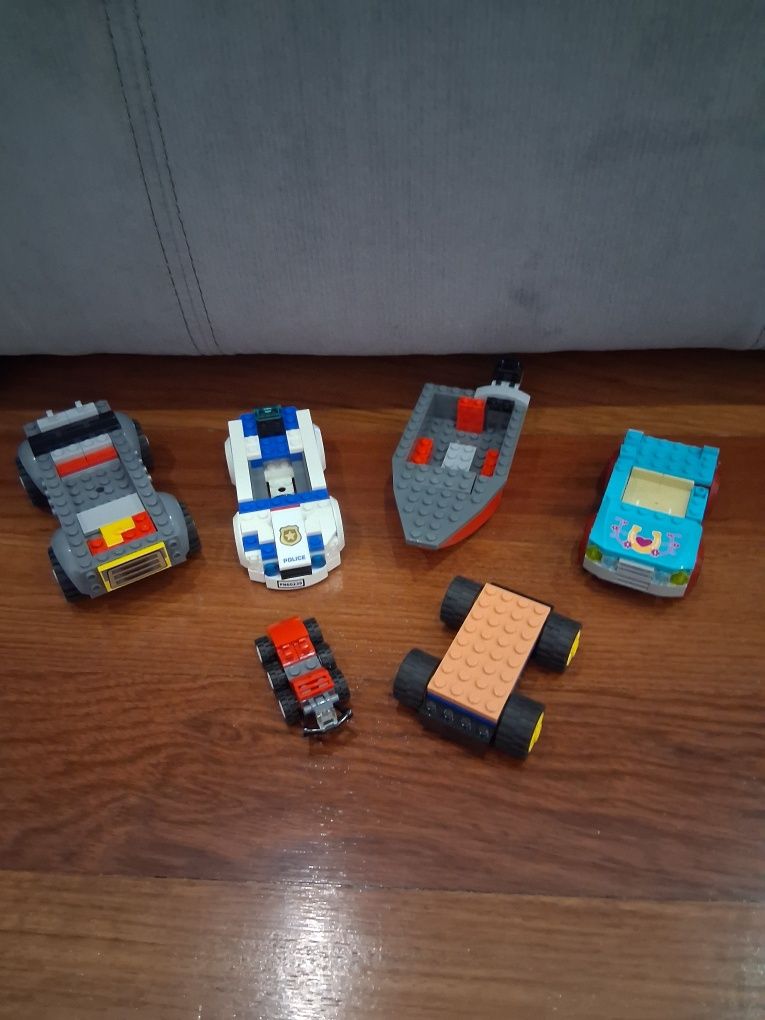 Legos de várias cores e coleções