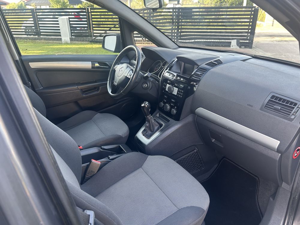 Opel Zafira 2011r. 1.8 benzyna 140KM BEZWYPADKOWY !!! 7 OSOBOWA !!!