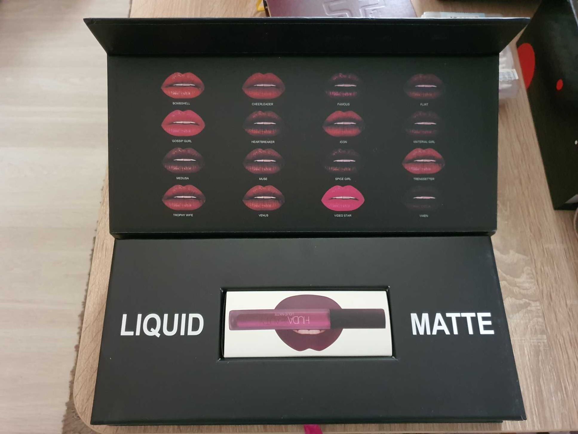 Zestaw 15 szminek Huda Beauty Liquid Matte