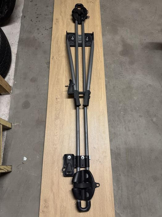 Uchwyt rowerowy na bagaznik dachowy Thule FreeRide 532