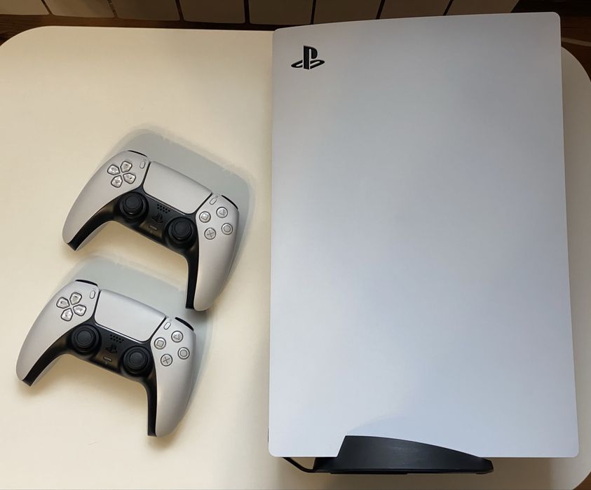 PlayStation 5 з дисководом + 2 DualSense