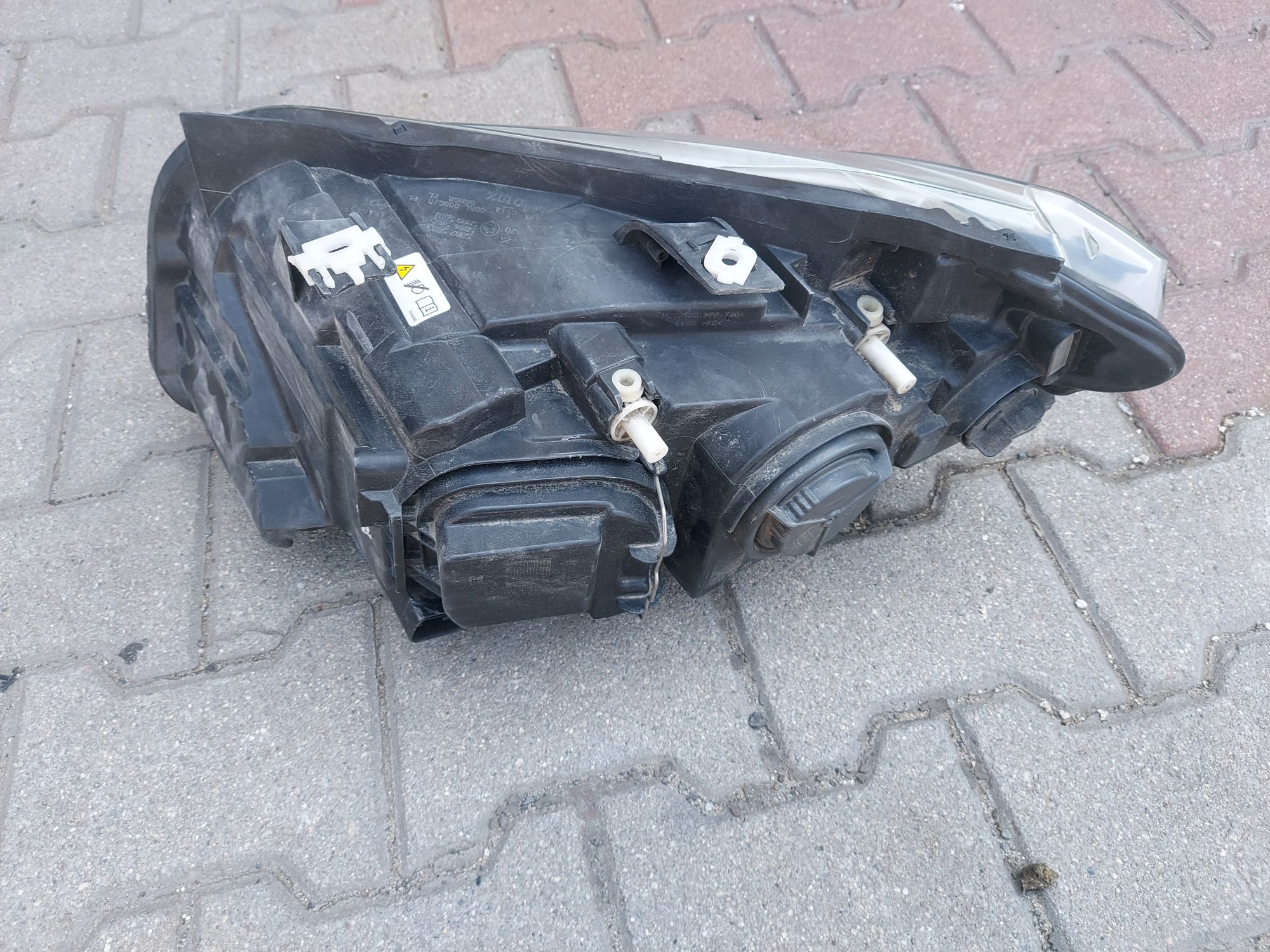 Lampa reflektor BMW X1 E84 xenon skrętna dynamic prawa EUROPA