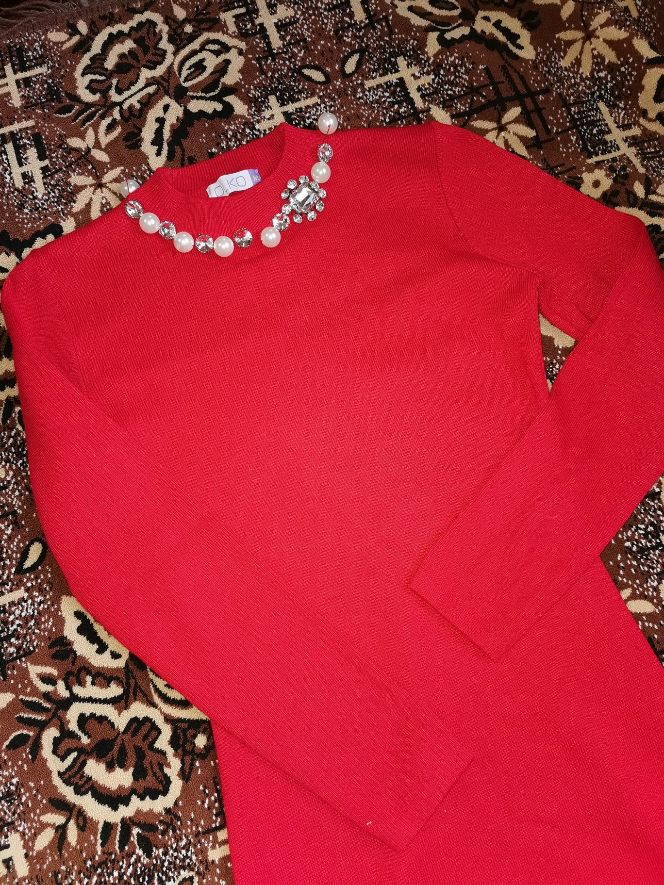 Вечернее красное платье